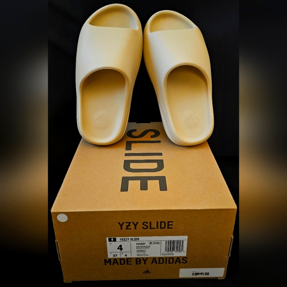 Yeezy slides size 4